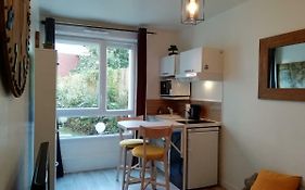 Chic Studio Near Paris